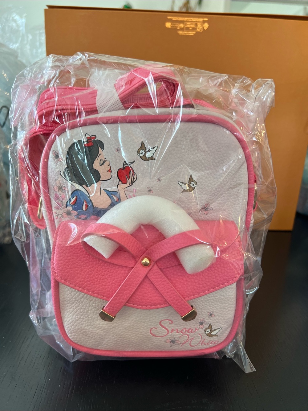 Wondapop Disney Pink Snow White Crossbody Bag
